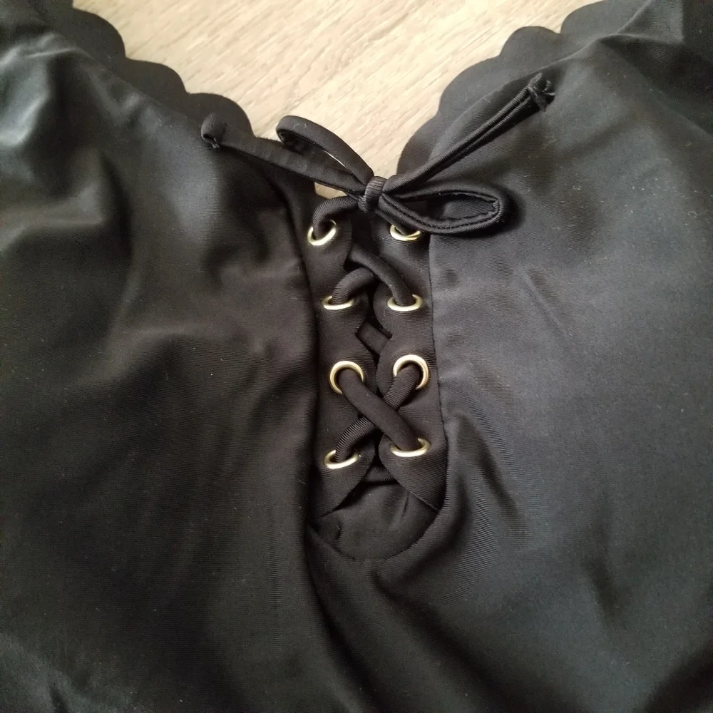 NWOT Kona Sol Black Scallop Edge One Piece Swimsuit Size 22 - Picture 3 of 7